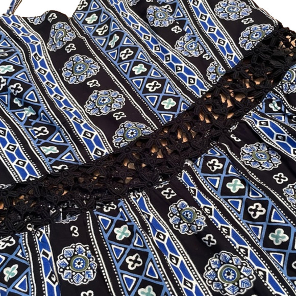 Blue and White Patterned Hollister Tank Romper With Crochet Waist Size M - Picture 4 of 8